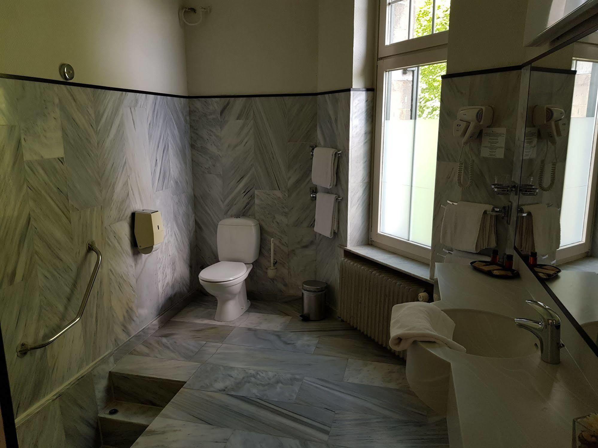 Hotel Kasteel Geulzicht Maastricht Bagian luar foto